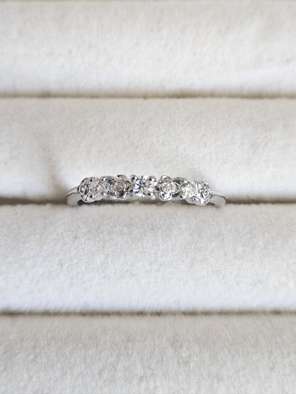 Silver Toned Floral Clover Pattern Moissanite Band Ring